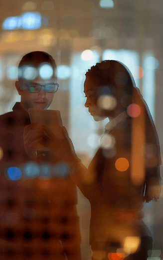 Mentor supporting a learner in a one-on-one session