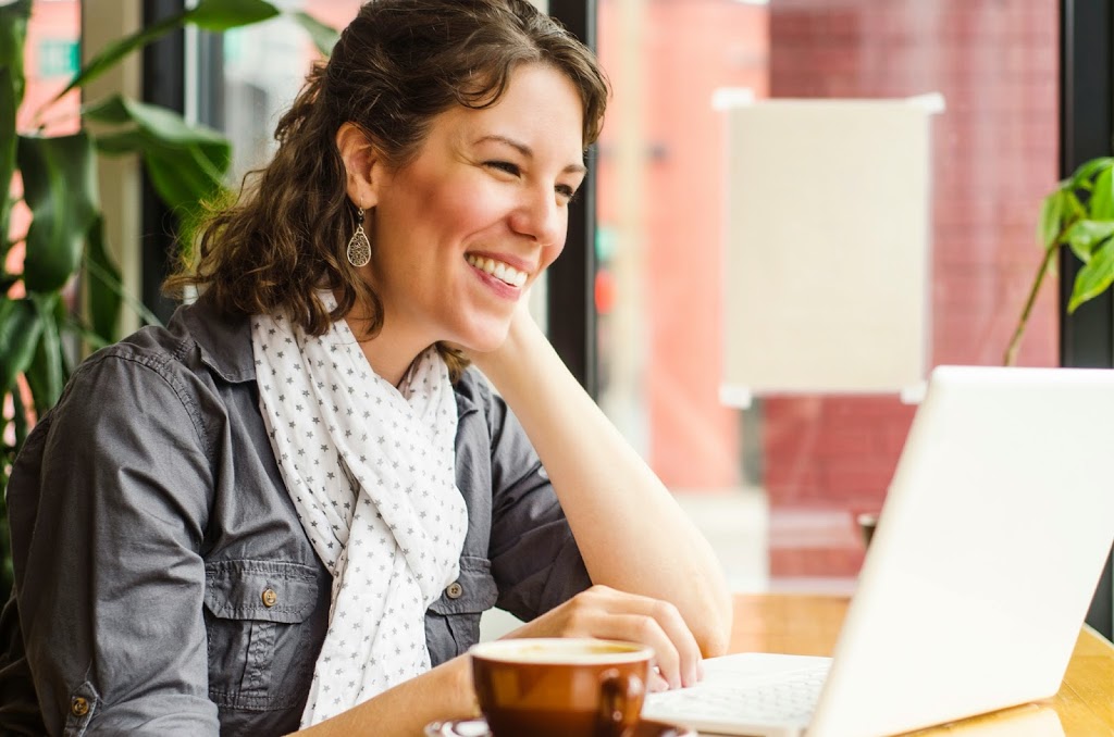 Front-end developers can work within frameworks or build their own. www.udacity.com